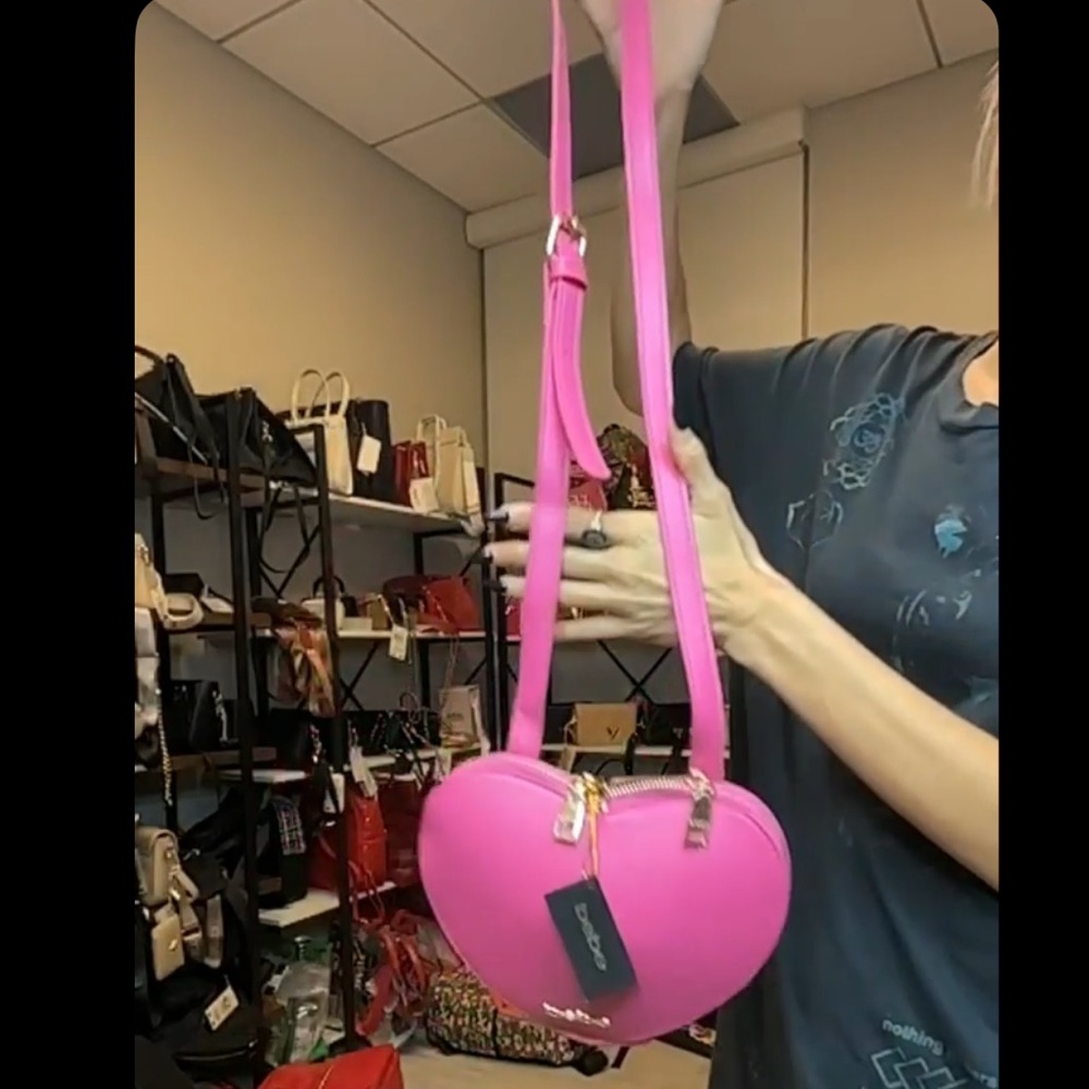 💛 SENT AS GIFT 💛 SOLD - bebe NWT Vibrant Pink Heart Crossbody Bag